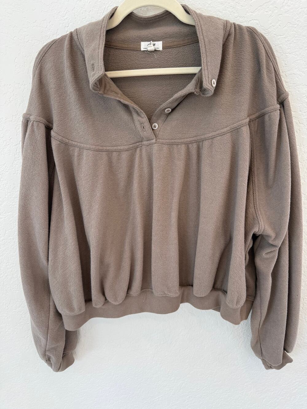Arie Gathered Yoke Cropped Pullover Sweatshirt XS Taupe Brown Button Collar